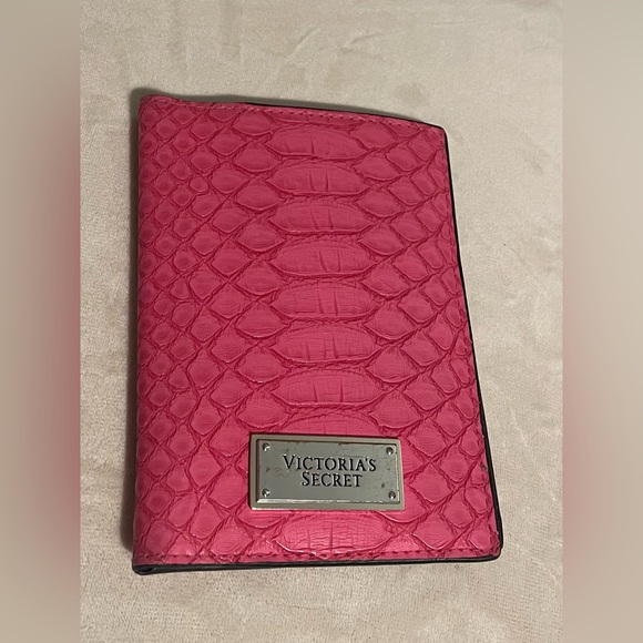 Victoria's Secret Pink Passport Holder/Wallet - Picture 2 of 6